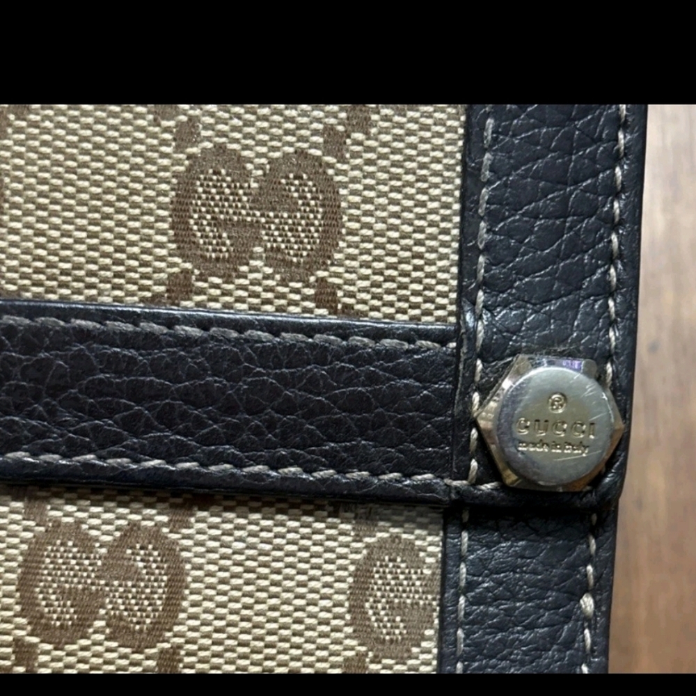 Authentic Vintage Gucci Beige and Dark Brown Women's Wallet - Picture 6 of 7